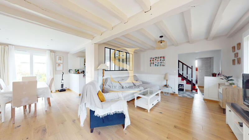 Maison - 161 m² - 8 pièces