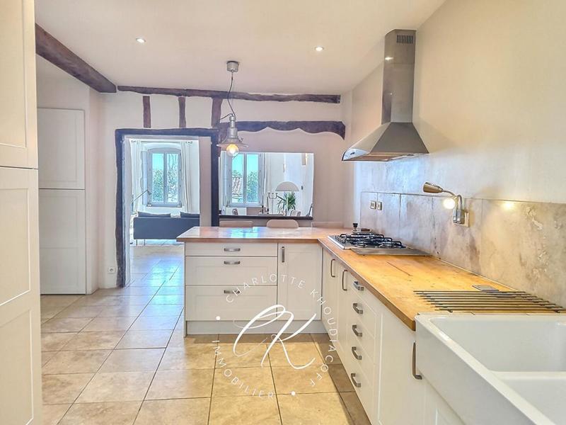 Maison - 205 m² - 7 pièces