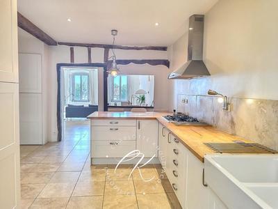 Maison - 205 m² - 7 pièces