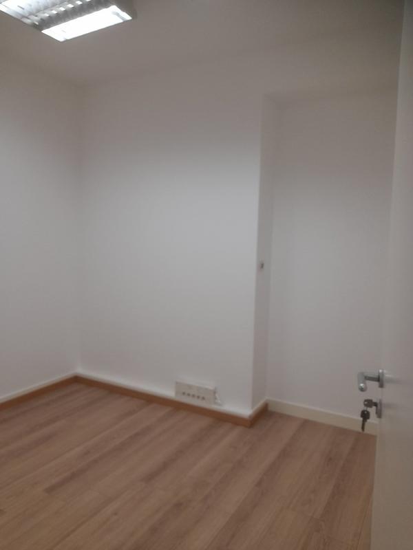 Local d'activités - 154 m² - 5 pièces