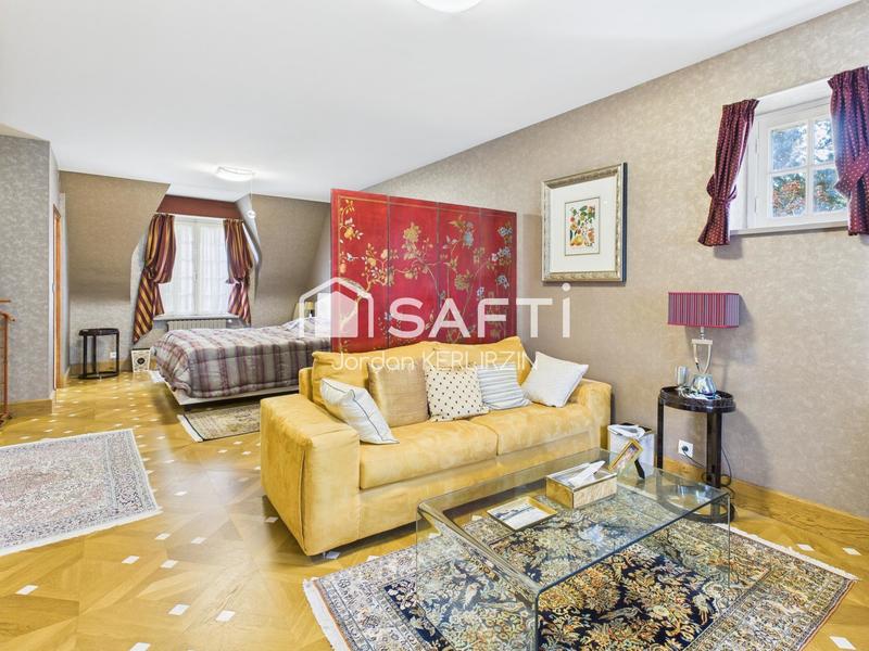 Maison - 380 m² - 13 pièces