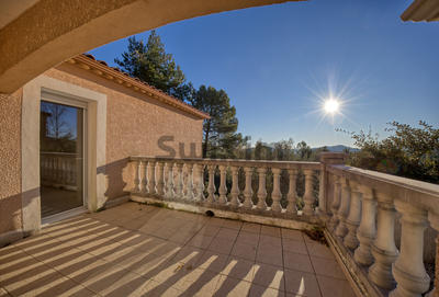 Villa - 100 m² - 5 pièces