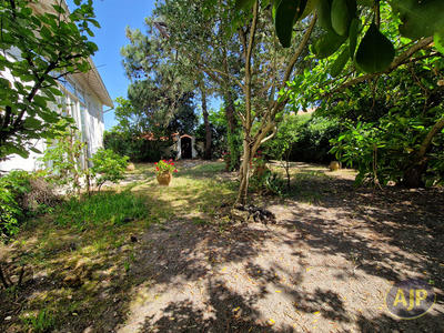 Maison - 209 m² - 9 pièces