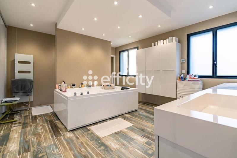 Villa - 344 m² - 7 pièces