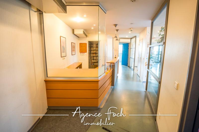 Local d'activités - 102 m² - 5 pièces