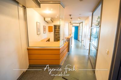 Local d'activités - 102 m² - 5 pièces