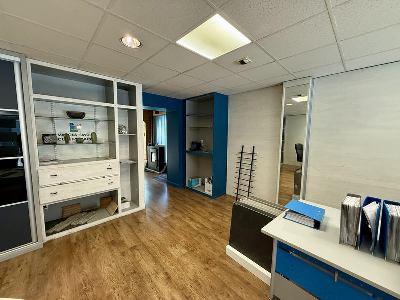 Local commercial - 111 m²