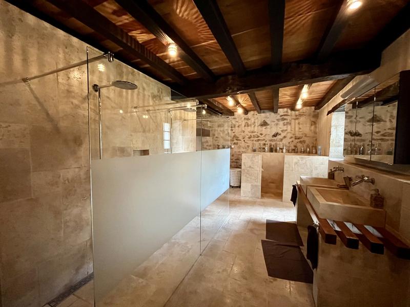 Maison - 411 m² - 7 pièces