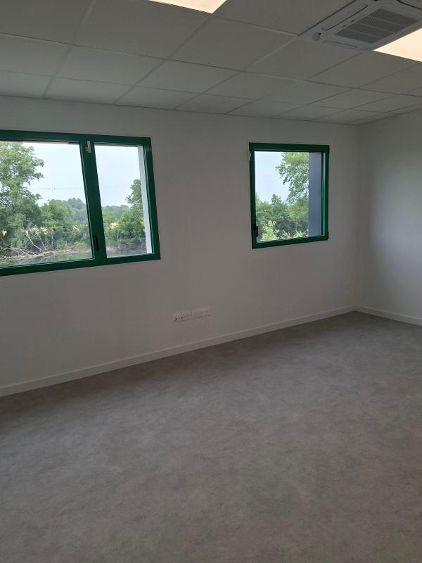 Bureau - 46 m² - 2 pièces