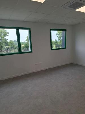 Bureau - 46 m² - 2 pièces