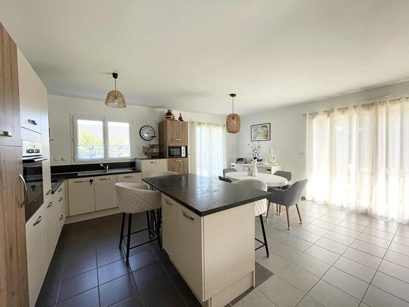 Maison - 96 m² - 5 pièces