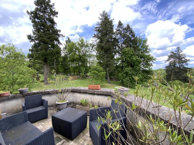 Maison - 235 m² - 9 pièces