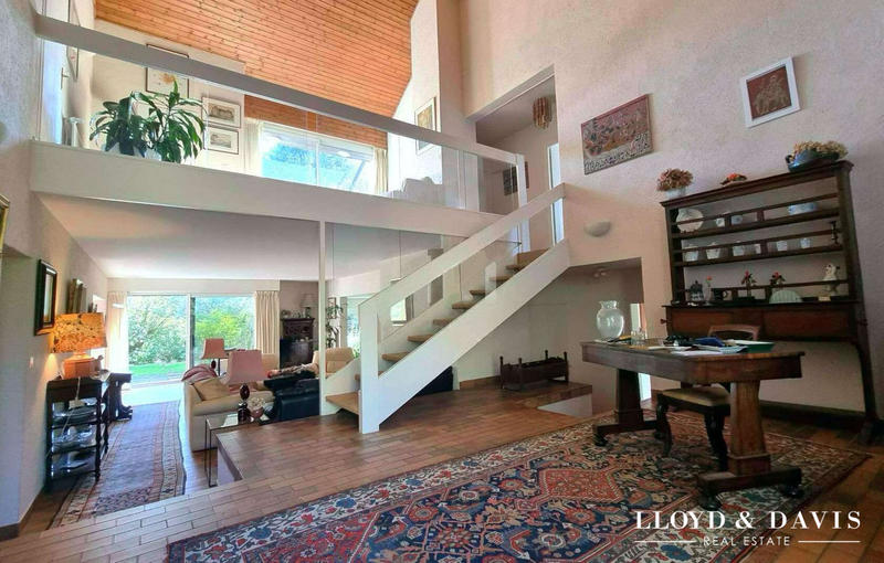 Villa - 237 m² - 8 pièces