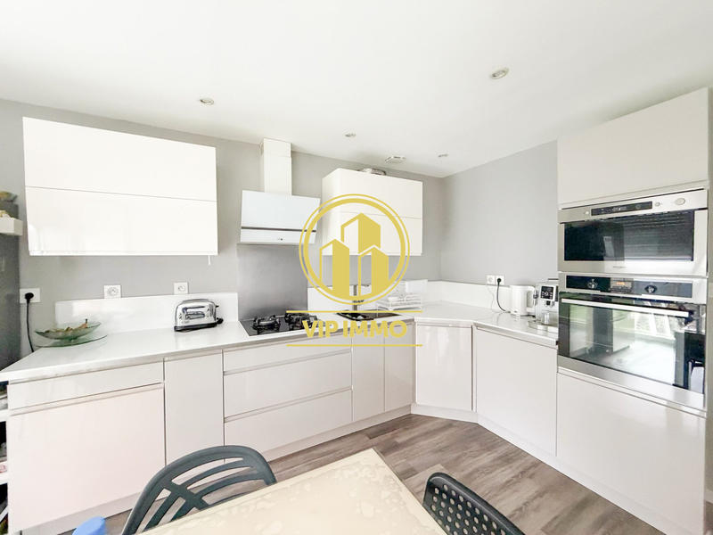 Maison - 111 m² - 7 pièces