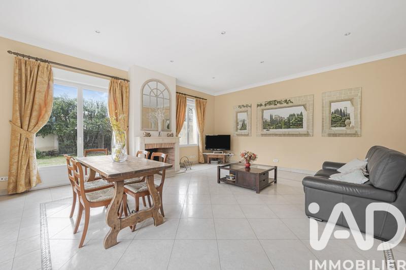 Maison - 251 m² - 10 pièces