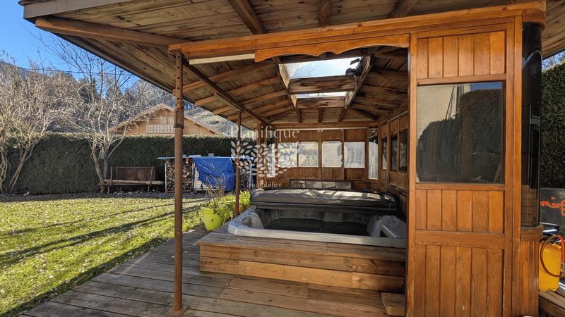 Châlet - 199 m² - 6 pièces