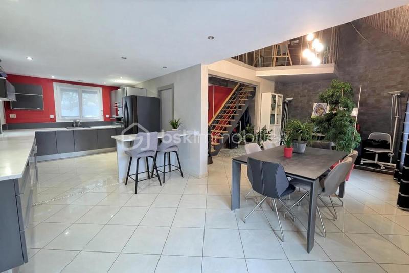 Maison traditionnelle - 186 m² - 5 pièces