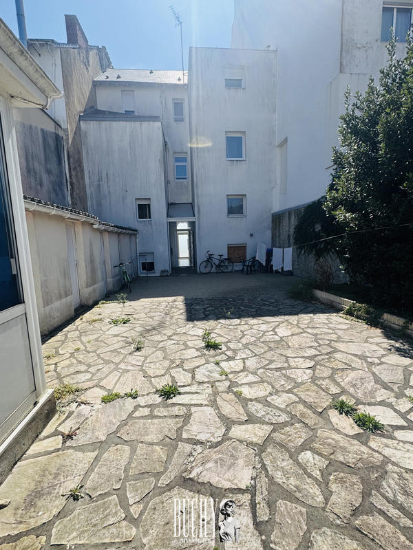 Maison - 220 m² - 12 pièces