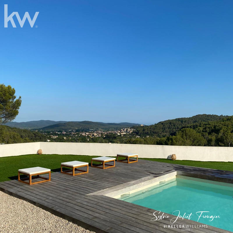 Maison - 201 m² - 7 pièces