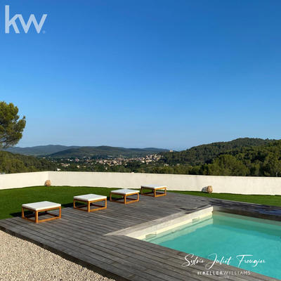 Maison - 201 m² - 7 pièces