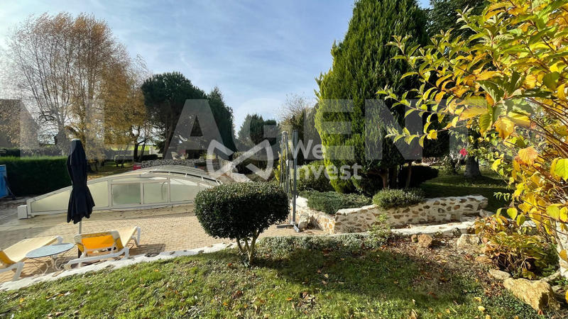 Maison - 261 m² - 8 pièces