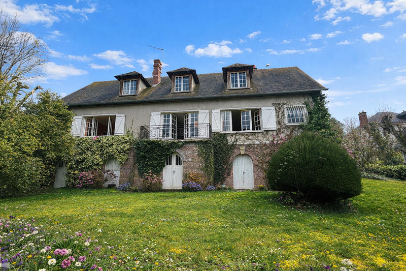 Demeure - 406 m² - 18 pièces