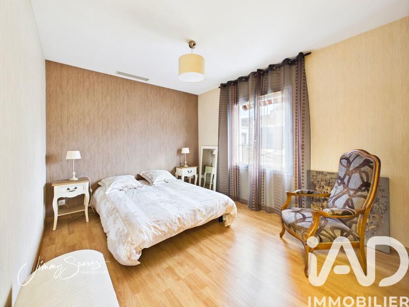 Maison - 190 m² - 8 pièces