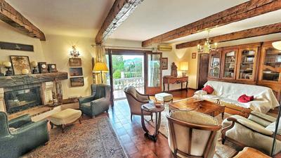 Villa - 206 m² - 8 pièces