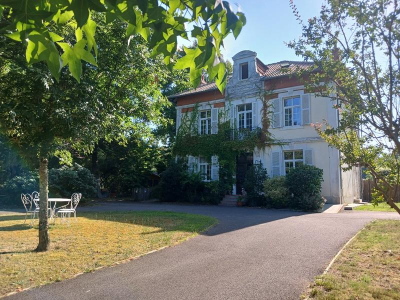 Maison - 253 m² - 10 pièces