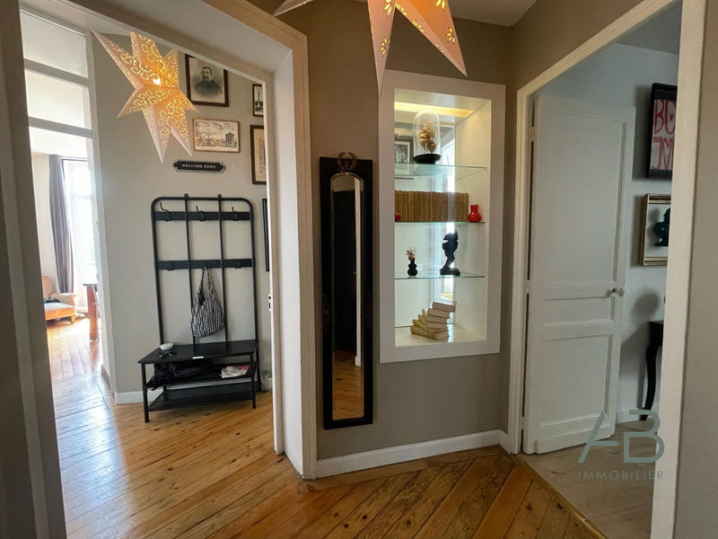 Appartement - 99 m² - 5 pièces