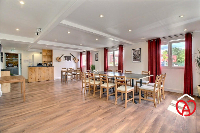 Local commercial - 300 m² - 7 pièces