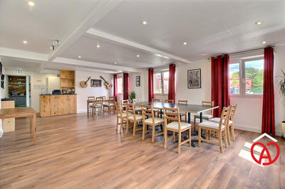 Local commercial - 300 m² - 7 pièces