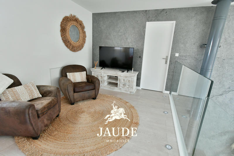 Maison - 236 m² - 9 pièces