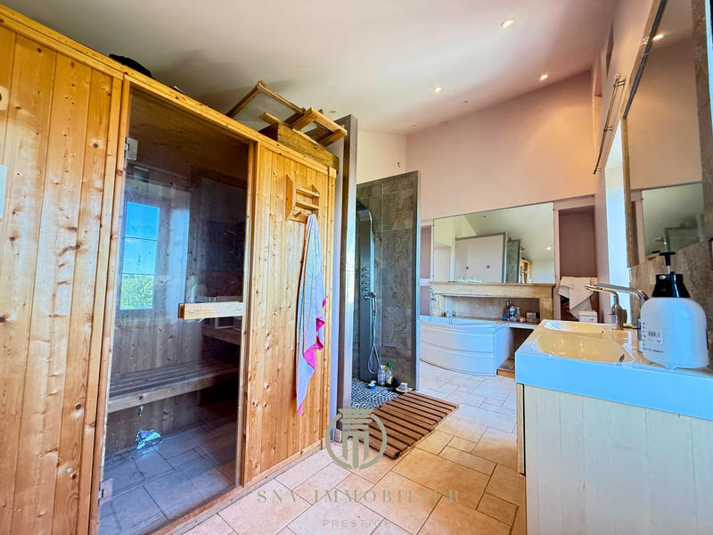 Maison - 301 m² - 8 pièces