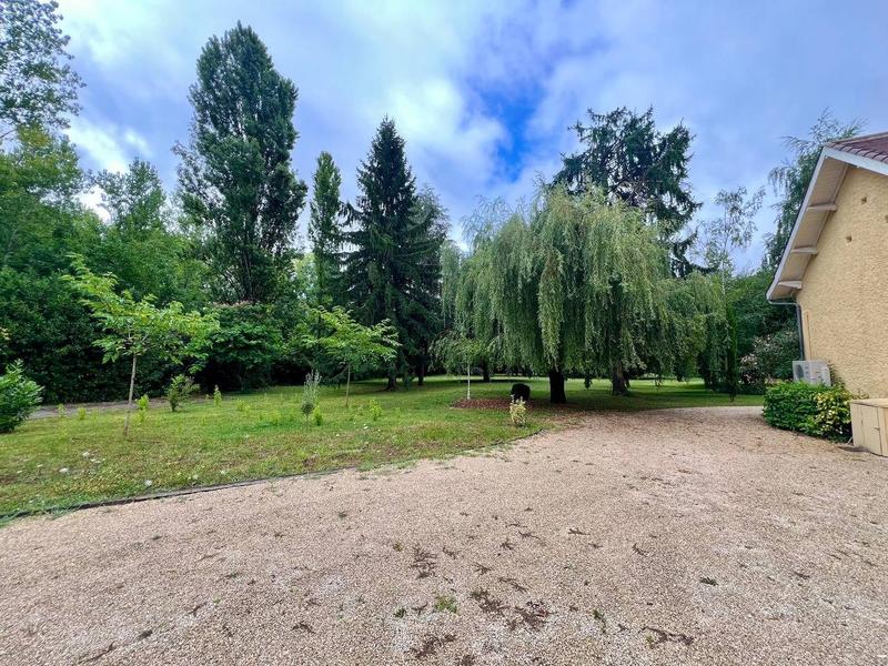 Maison traditionnelle - 286 m² - 13 pièces