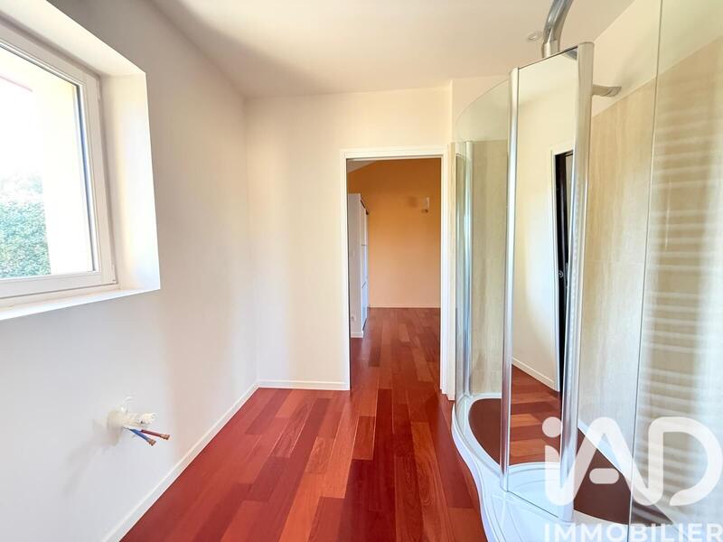 Maison - 300 m² - 8 pièces