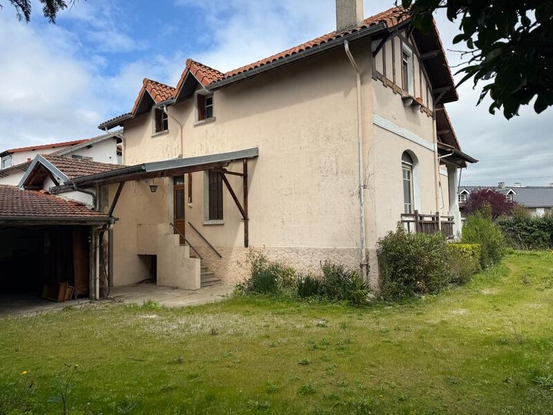 Maison - 203 m² - 10 pièces