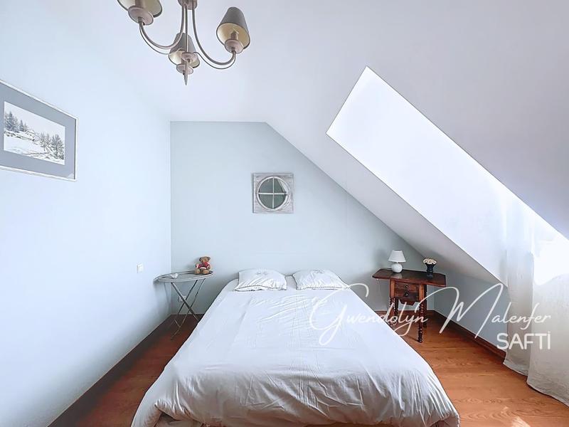 Maison - 248 m² - 8 pièces