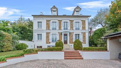 Villa - 300 m² - 10 pièces