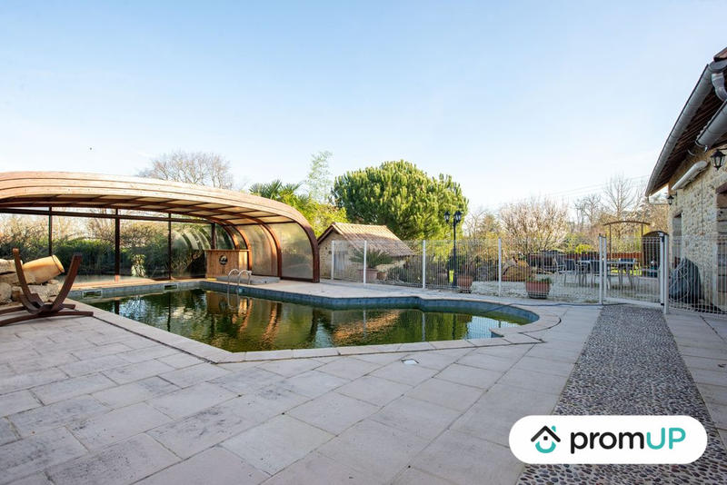 Maison - 400 m² - 12 pièces