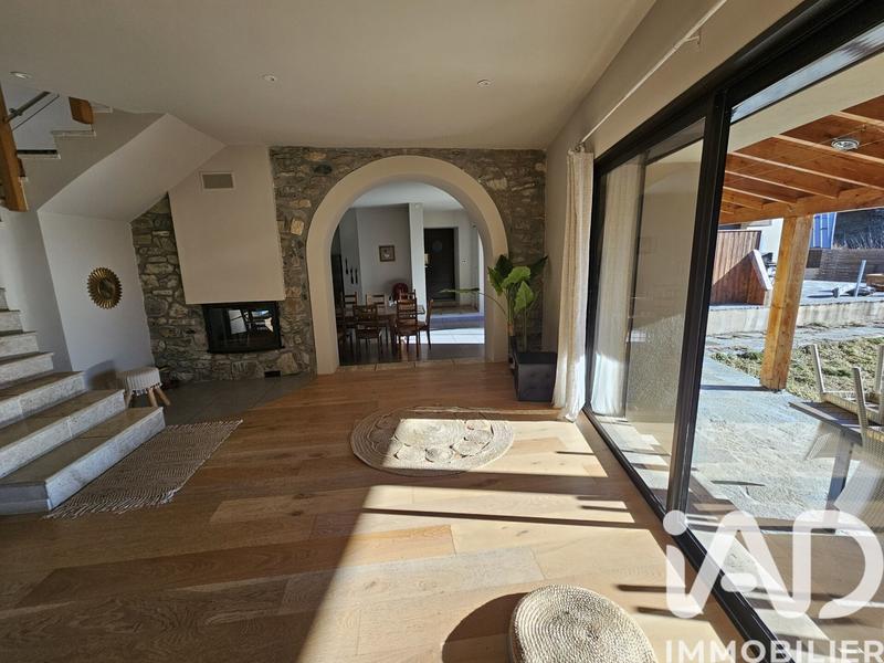 Châlet - 375 m² - 10 pièces