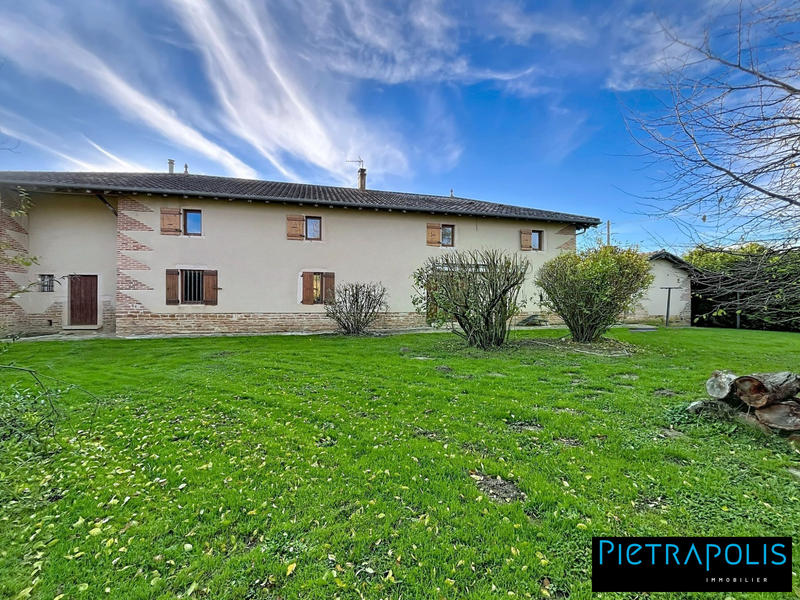 Maison - 256 m² - 8 pièces