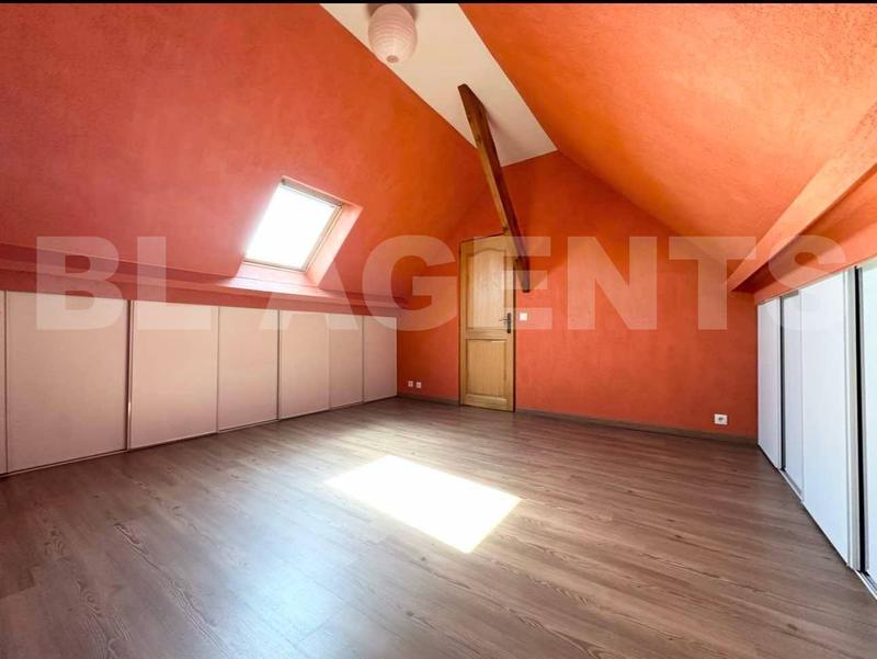 Maison jumelée - 254 m² - 9 pièces