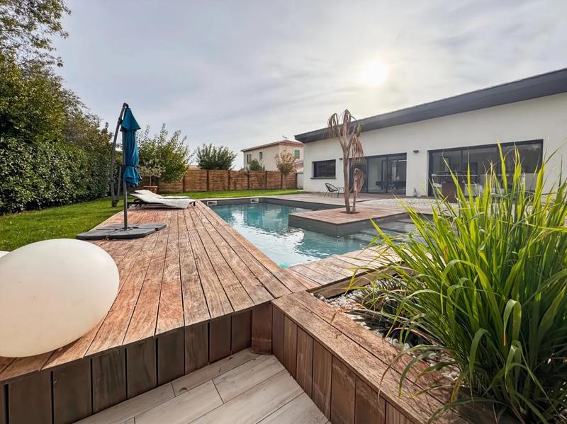 Maison - 236 m² - 7 pièces