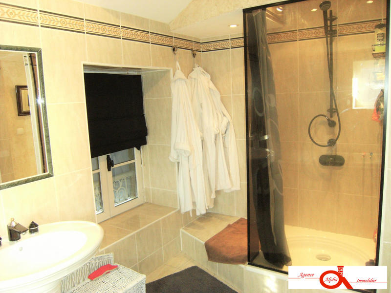 Maison ancienne - 310 m² - 10 pièces