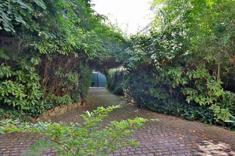 Maison - 330 m² - 10 pièces