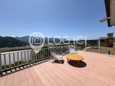 Maison - 180 m² - 7 pièces