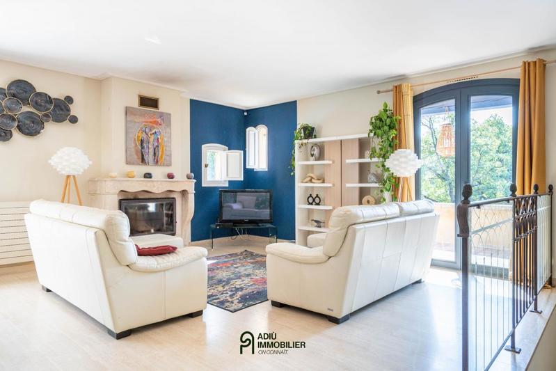 Propriété - 335 m² - 10 pièces