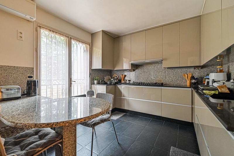 Maison contemporaine - 240 m² - 7 pièces