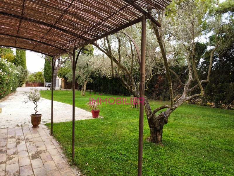 Maison - 280 m² - 10 pièces